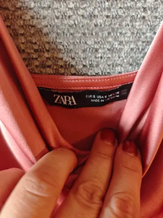Vestido satinado Zara coral/salmón