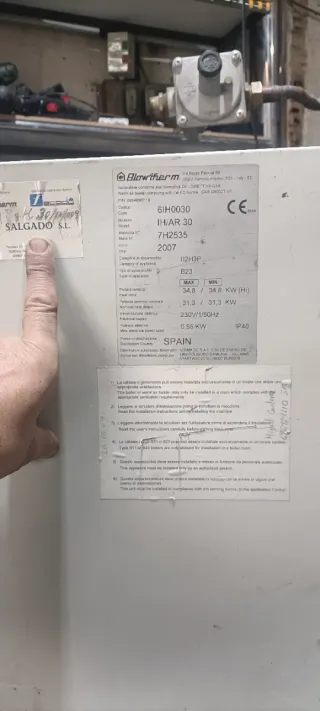 CALEFACCIÓN POR AIRE A GAS NATURAL.P.T.N. 31,3 KW