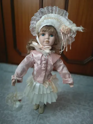 Muñeca de porcelana vintage