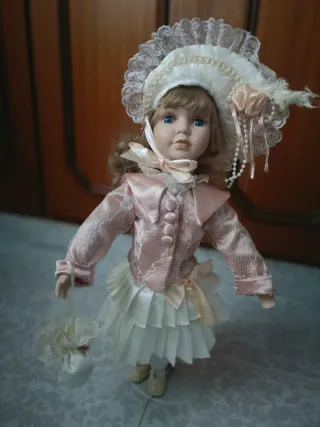 Muñeca de porcelana vintage