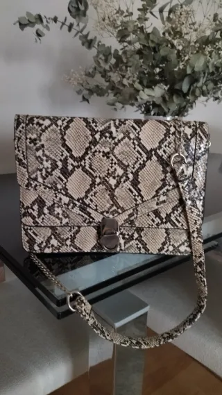 Bolso Stradivarius. Sin estrenar.