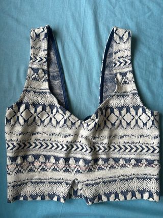 Top corto estampado con cordones