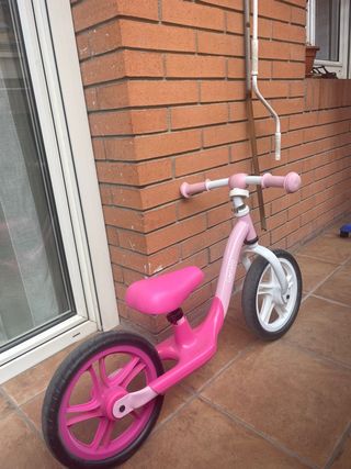 Bici de aprendizaje infantil rosa