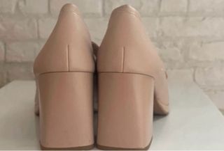 Mocasines Oxmox tacón cadena dorado beige