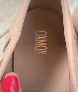 Mocasines Oxmox tacón cadena dorado beige