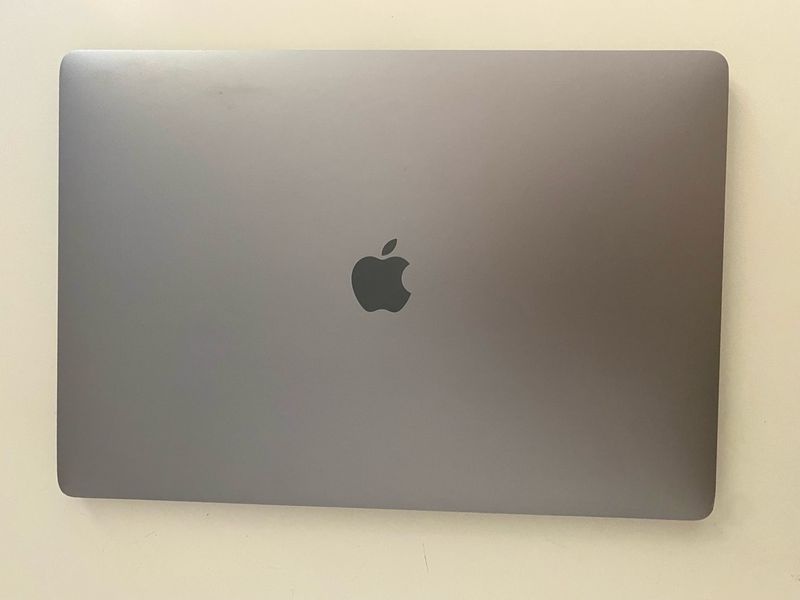 MacBook Pro 15 - 2017 16GB RAM 512GB SSD
