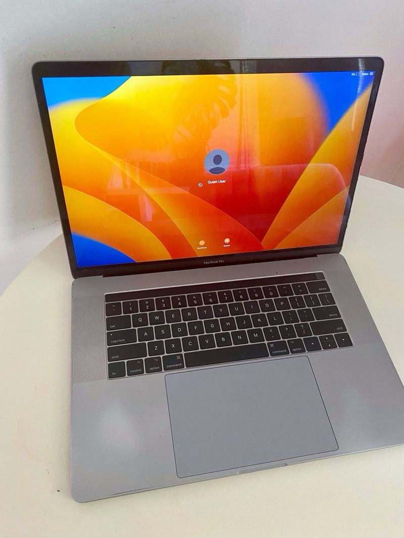 MacBook Pro 15 - 2017 16GB RAM 512GB SSD afbeelding 2