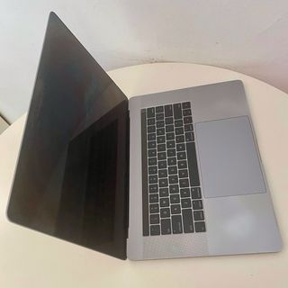 MacBook Pro 15 - 2017 16GB RAM 512GB SSD