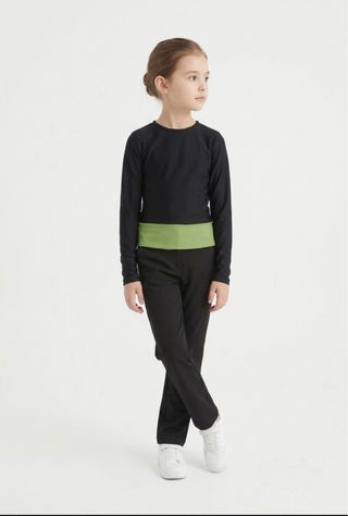 Blusa deportiva niña licra negra y verde