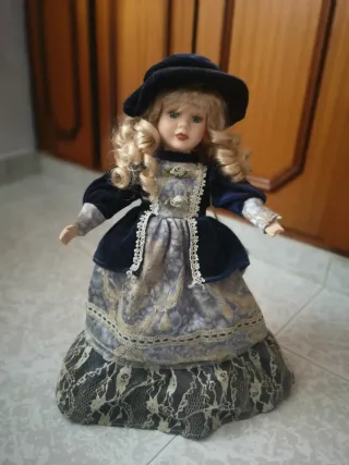 Muñeca de porcelana antigua