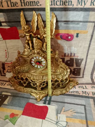 Reloj de sobremesa de cobre con ángeles