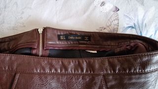 Falda corta de cuero sintético