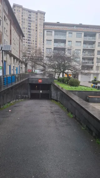 Raya de garaje. Plaza Nornahi.