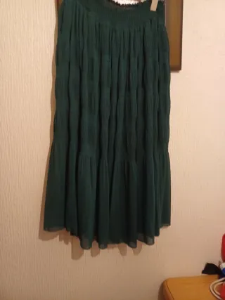 Falda verde estilo crespón