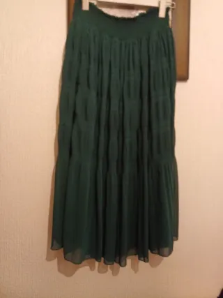 Falda verde estilo crespón
