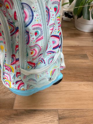 Mochila con ruedas y estuche