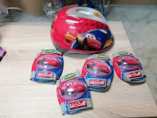 Casco y protecciones patinaje infantil