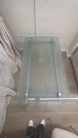 Mesa de cristal y acero comedor