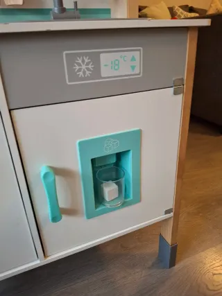 Cocinita de juguete de madera