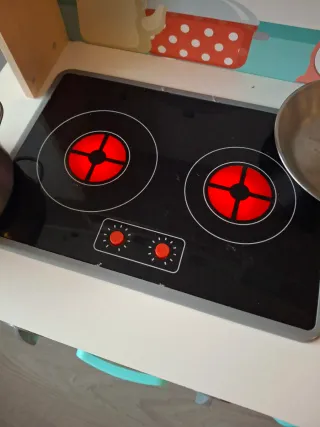 Cocinita de juguete de madera