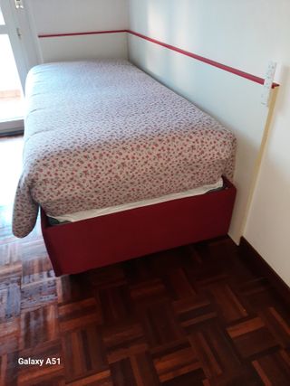 Letto singolo con contenitore rosso