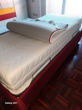 Letto singolo con contenitore rosso