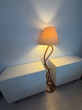 Lámpara de pie de cuerda estilo rústico