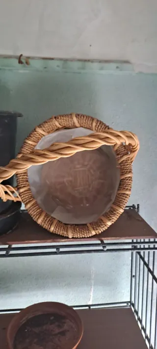 Cesta de mimbre con asa