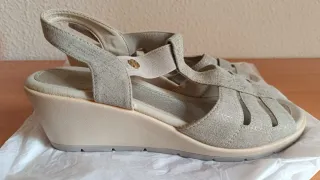 Sandalias mujer beige y plateadas