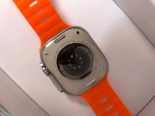 Apple Watch Ultra per parti