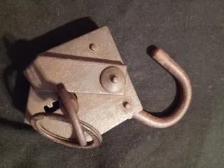 Antico lucchetto pubblicitario