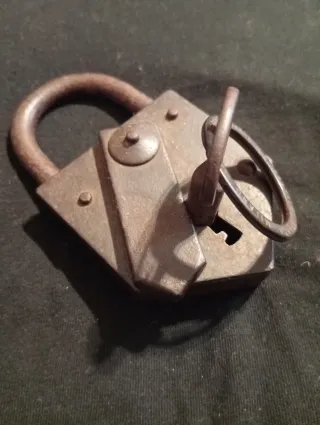 Antico lucchetto pubblicitario