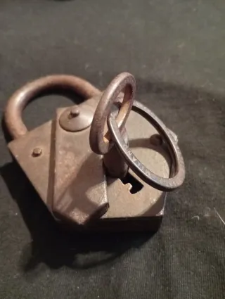 Antico lucchetto pubblicitario