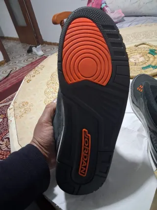 Zapatillas Jordan Negras y Naranjas