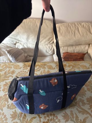 Transportín para mascotas azul y marrón.