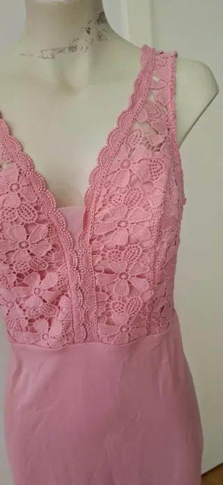 Abito rosa con pizzo
