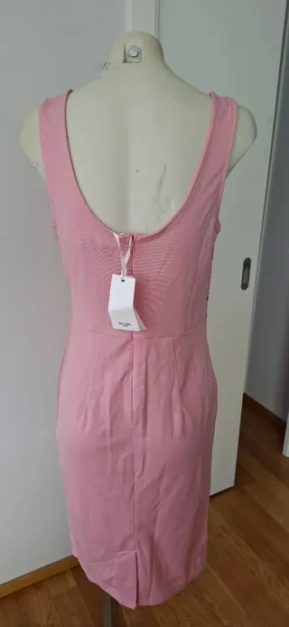 Abito rosa con pizzo