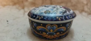 Scatolina giapponese decorata con uccelli e fiori