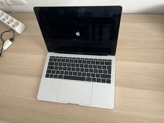 MacBook Pro 13” 2017 8GB RAM 128GB Plata
