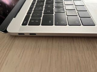 MacBook Pro 13” 2017 8GB RAM 128GB Plata