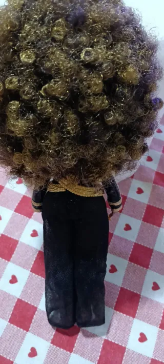 Bambola LOL con outfit alla moda