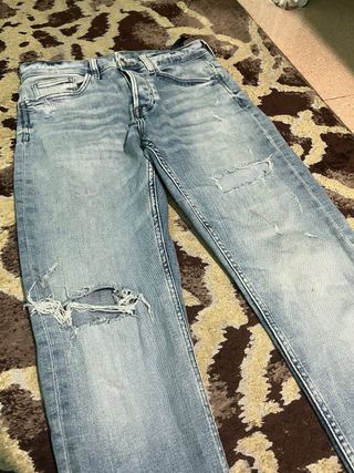 Vaqueros slim fit ZARA claros rotos