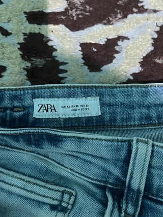 Vaqueros slim fit ZARA claros rotos