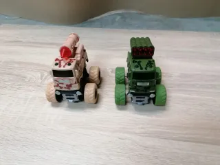2 Coches de Juguete Militares
