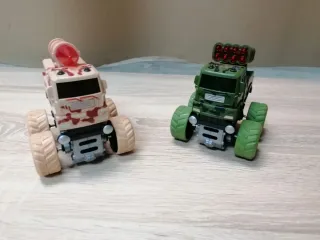 2 Coches de Juguete Militares