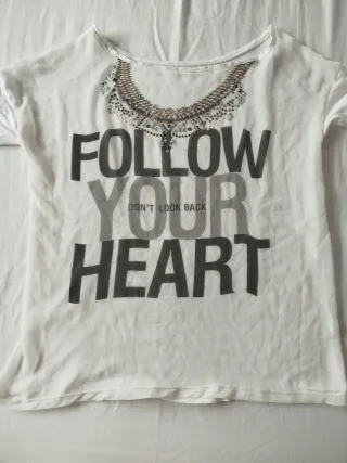 Camiseta blanca con pedrería