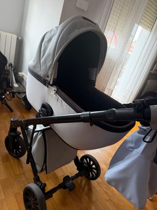 Carro de bebé gris marca Anex cross