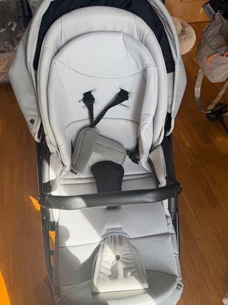 Carro de bebé gris marca Anex cross