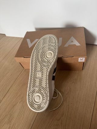 Zapatillas Veja Urca CWL Blancas y Azul Marino