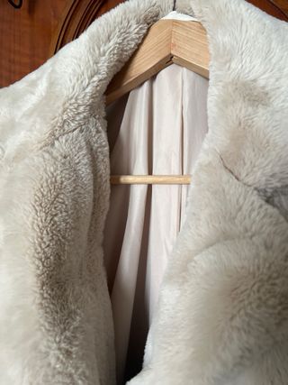 Abrigo pelo sintético beige